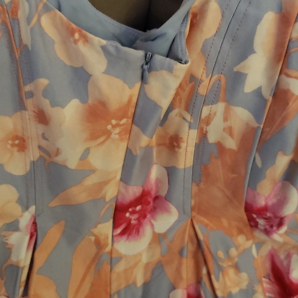 Dress - Picture 3 of 6